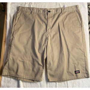 Dickies Men's 13' Loose Fit Twill Stripe Multi-Pocket Work Short Size 42 - Beige